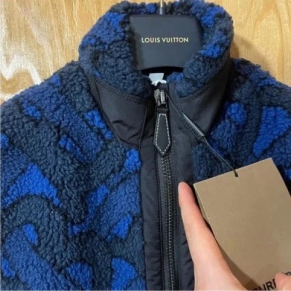 Burberry Men's Blue and Black Down Patterned Vest - Picture 2 of 9